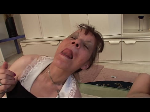 ❤️ Duas avós e um avô têm um ménage à trois ️❌ Porno real vídeo em nós ☑
